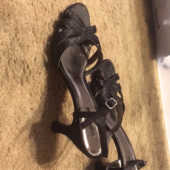 Strapped heels - Picture 6 of 6